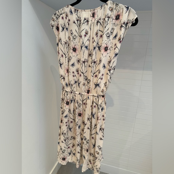 Velvet Brand light floral summer dress. - Picture 2 of 4